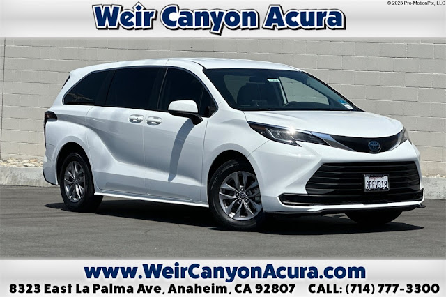 2022 Toyota Sienna LE